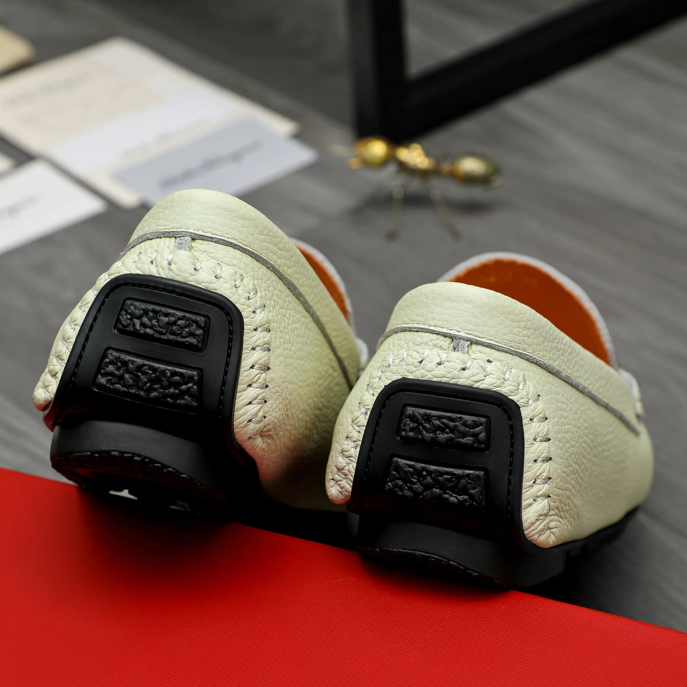 Men's shoes 💰380 Product trademark: Ferragamo "Ferragamo" casual slip-on shoes Regular size: 38-45 (45 is custom-made and non-returnable) Product materials: Selected high-quality pebbled cowhide upper, pigskin lining, rubber outsole